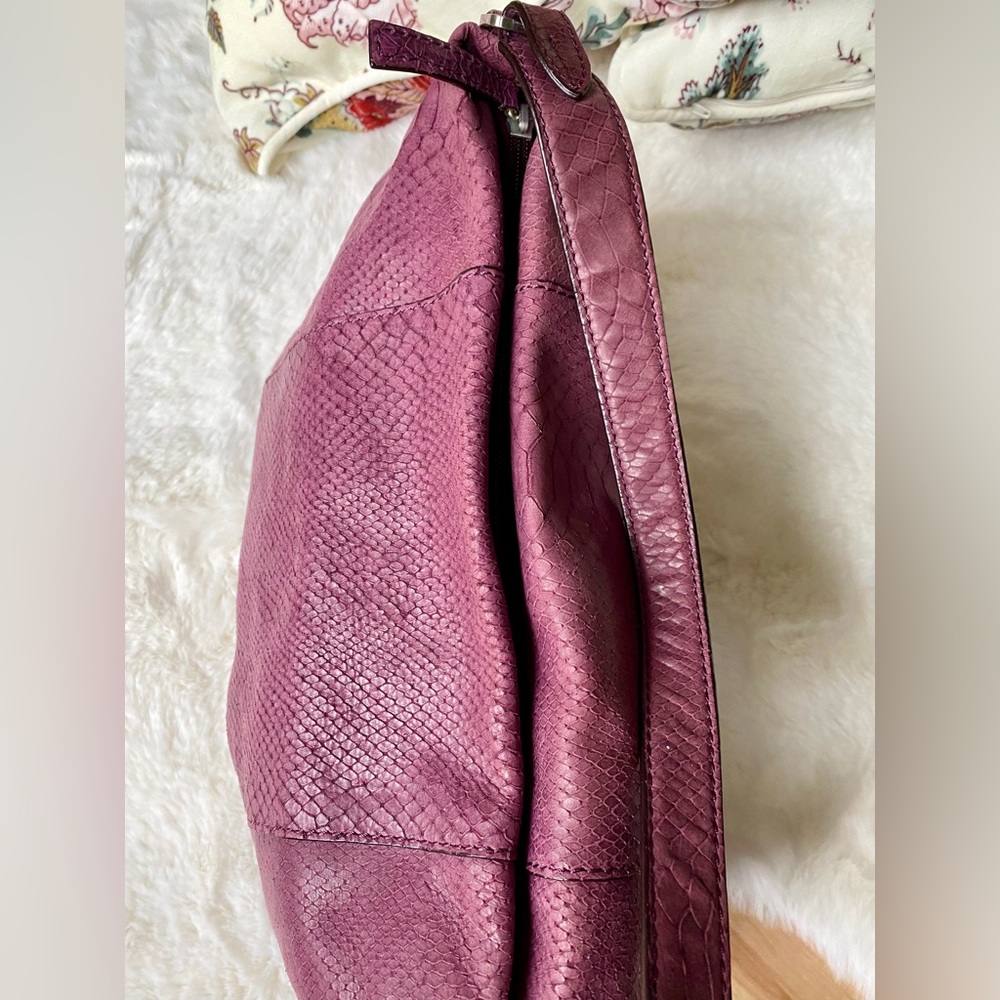 Vintage Calvin Klein soft slouchy handbag. Purple Snake Embossed. - Picture 6 of 10